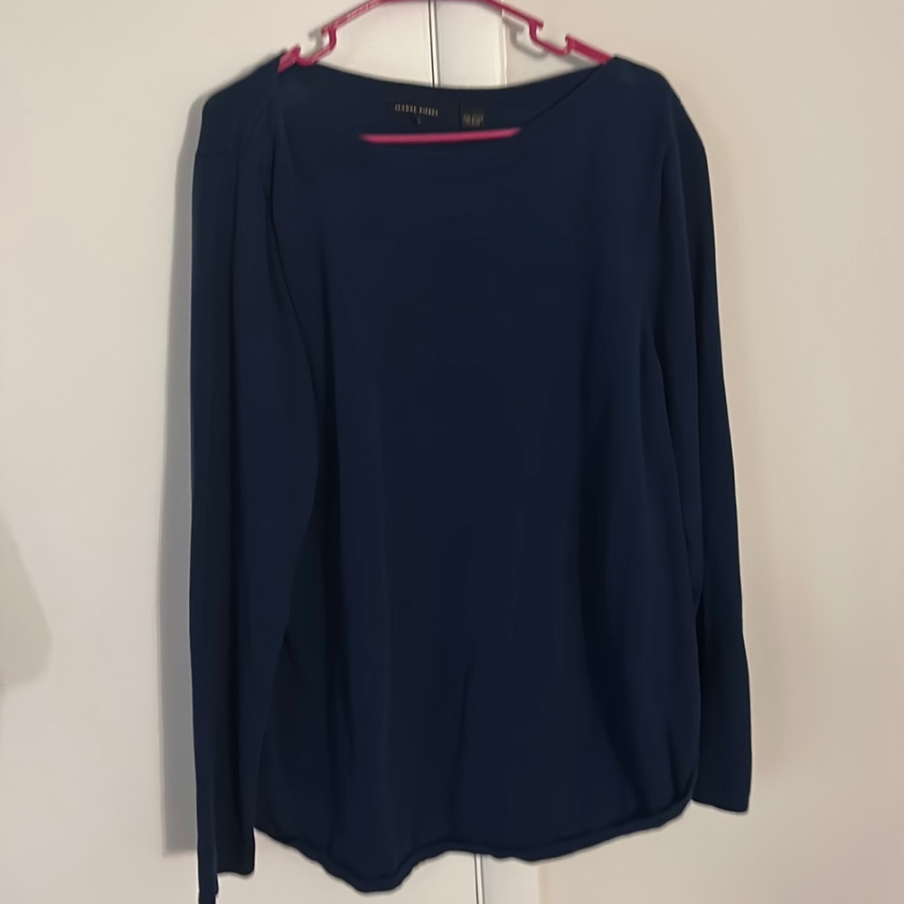 Scoop neck light sweater